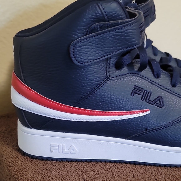 Fila Mens' Black and Red Sneakers - Picture 5 of 6